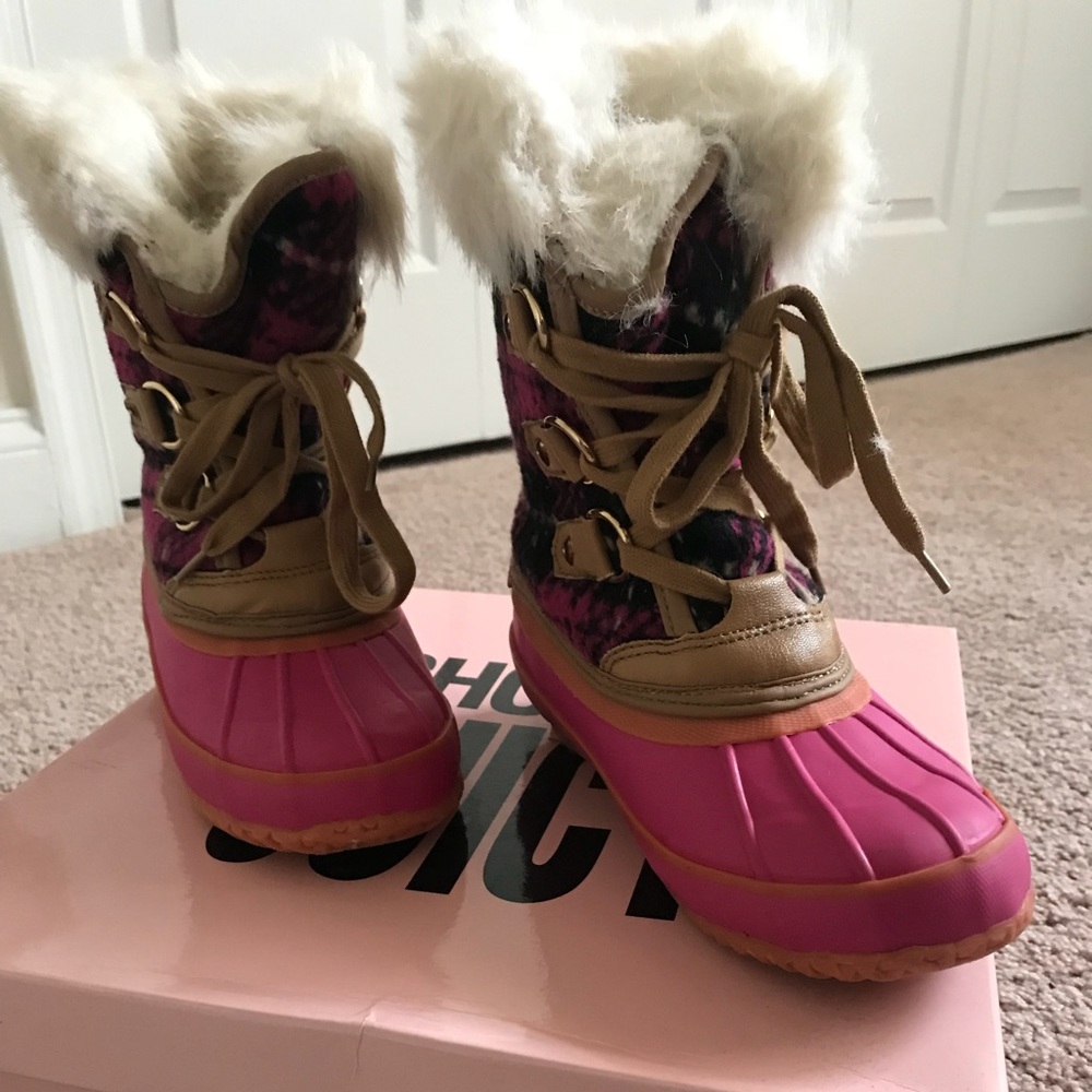 Juicy Couture girl faux fur winter snow boots